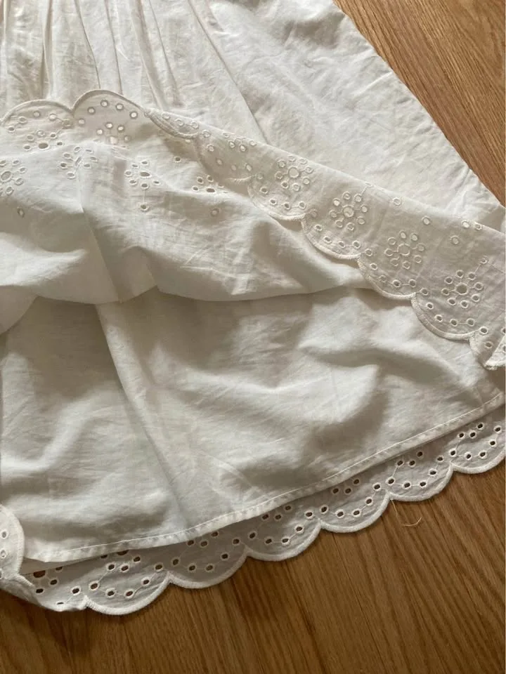 Beautifully Feminine Girls Dress - size 9/10 image indicator(5)