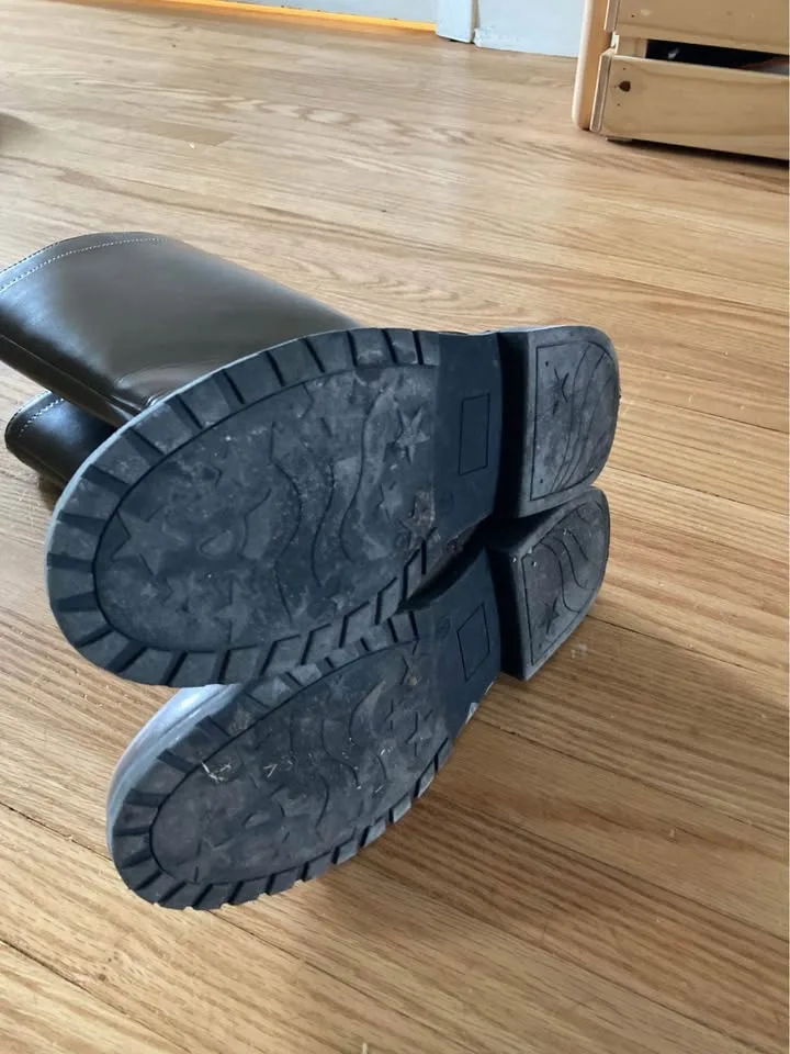 Girls Gap Riding Boots - size 4 image indicator(8)