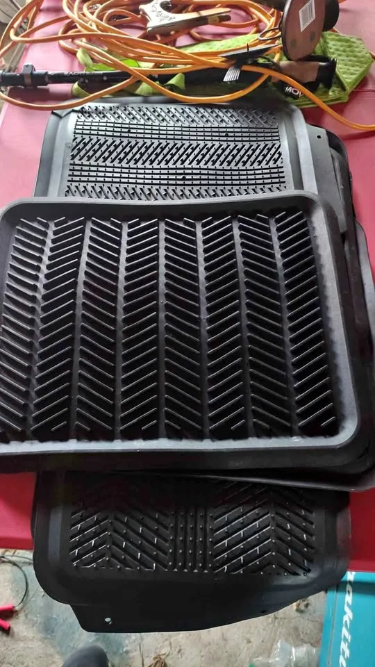 Universal all weather car mats. thumbnail