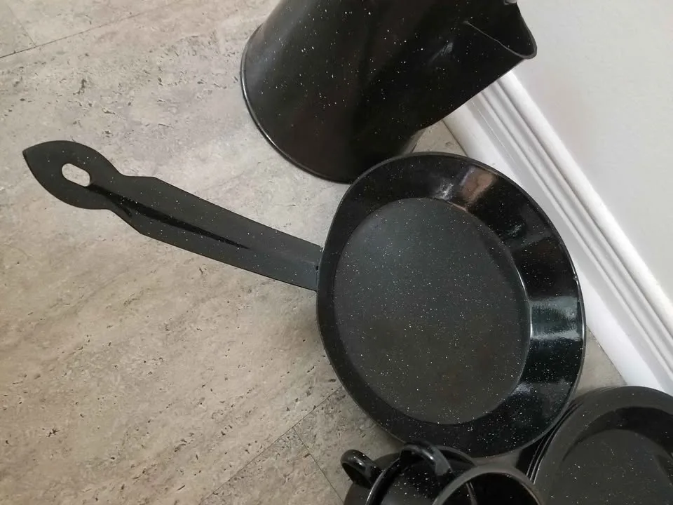 13 piece Enamel Cooking Campware Set image indicator(4)