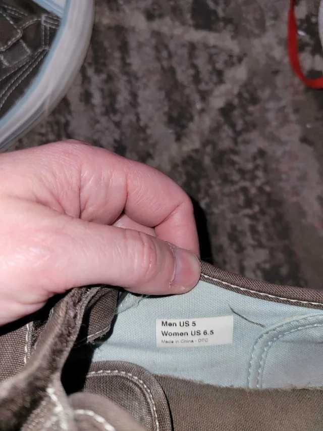 Vans shoes- Men's US 5/Women's 6 image indicator(2)