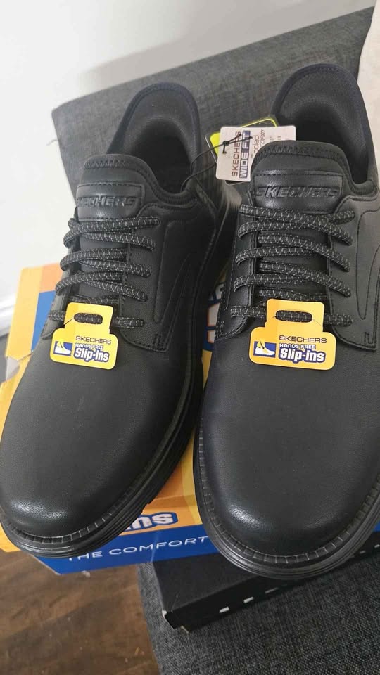 Skechers slip ons, complete with tags and the original box. - photo 2