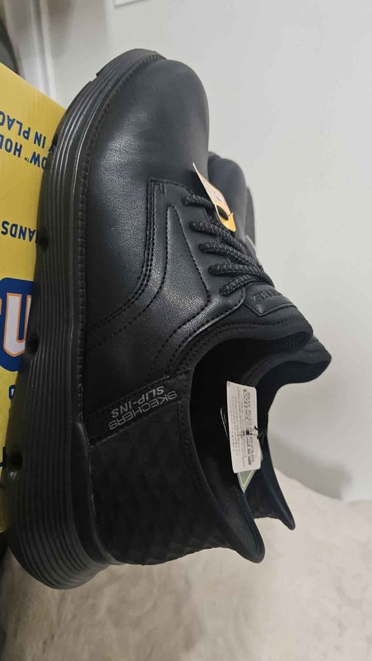 Skechers slip ons, complete with tags and the original box. - photo 3