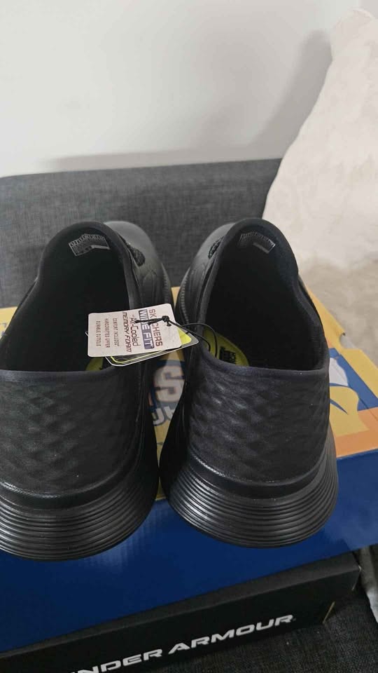 Skechers slip ons, complete with tags and the original box. - photo 4