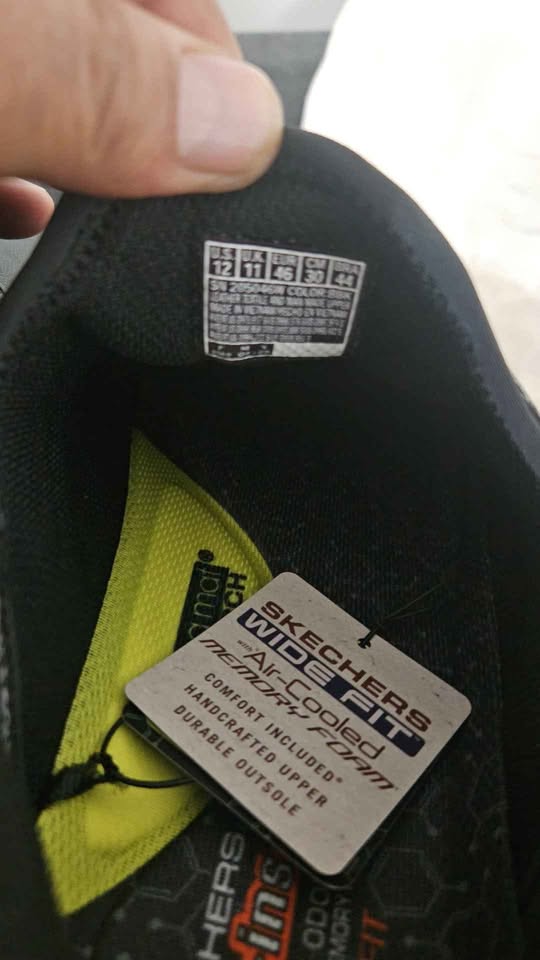 Skechers slip ons, complete with tags and the original box. - photo 5