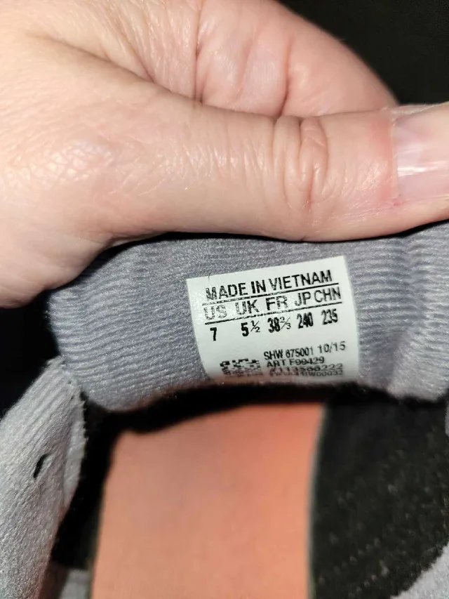 Adidas shoes- size US 7- Lightly worn image indicator(2)