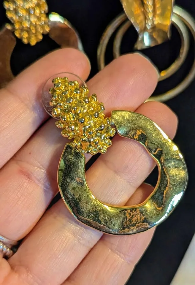 💫 Vintage Gold Statement Earrings image indicator(2)