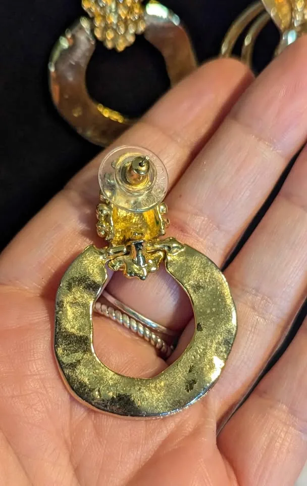 💫 Vintage Gold Statement Earrings image indicator(3)