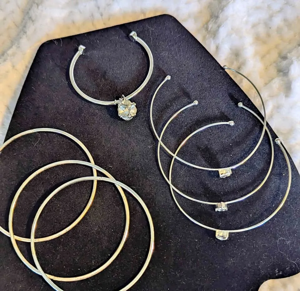 💎 Silver-Tone Crystal Bangle Bracelet Set thumbnail