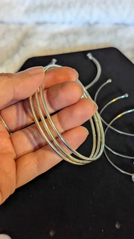 💎 Silver-Tone Crystal Bangle Bracelet Set image indicator(2)