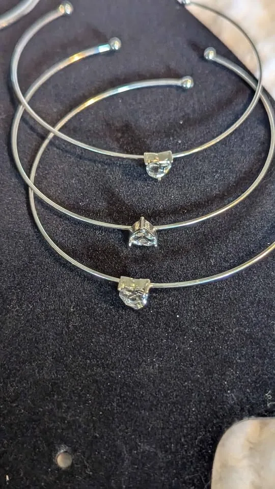 💎 Silver-Tone Crystal Bangle Bracelet Set image indicator(3)