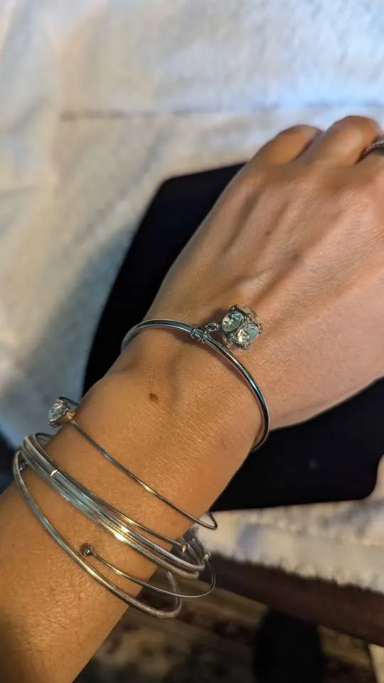 💎 Silver-Tone Crystal Bangle Bracelet Set image indicator(5)