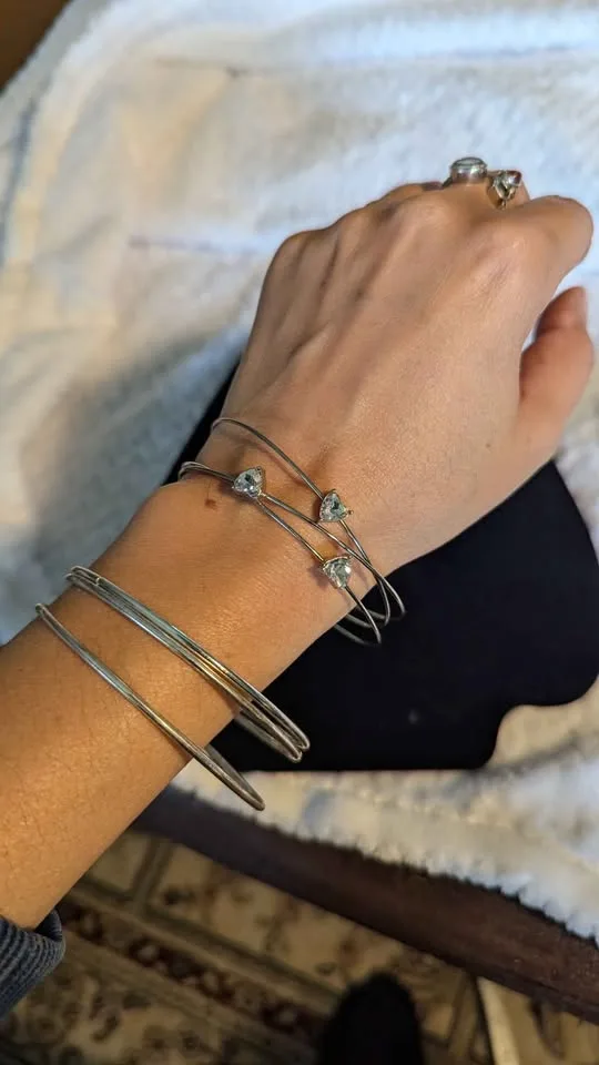 💎 Silver-Tone Crystal Bangle Bracelet Set image indicator(6)