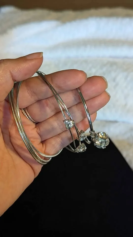 💎 Silver-Tone Crystal Bangle Bracelet Set image indicator(9)