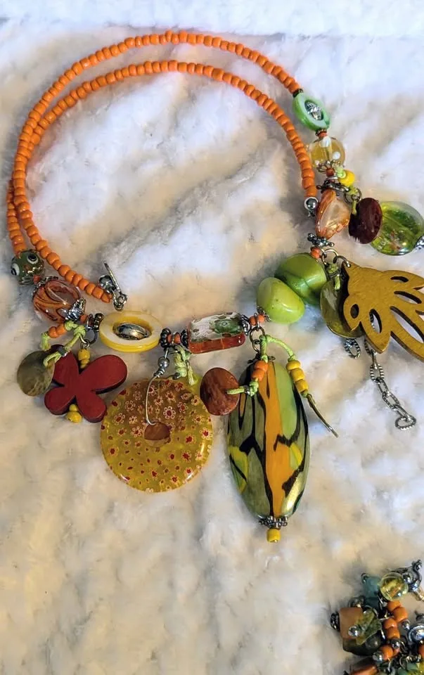 🍂 Tréska Handcrafted Beaded Necklace & x2 Earrings Set image indicator(5)