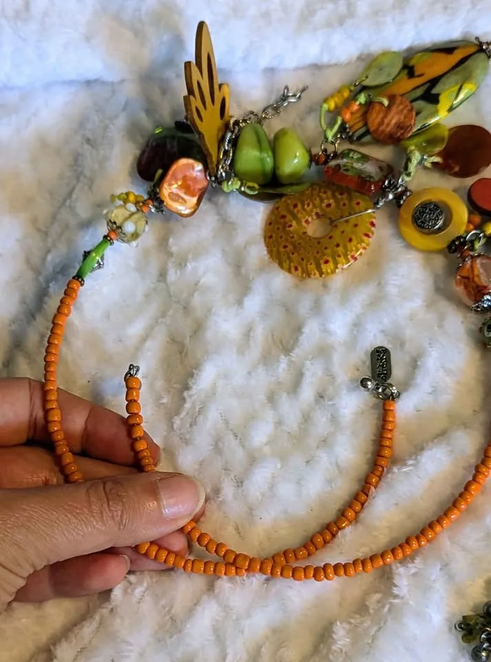 🍂 Tréska Handcrafted Beaded Necklace & x2 Earrings Set image indicator(7)