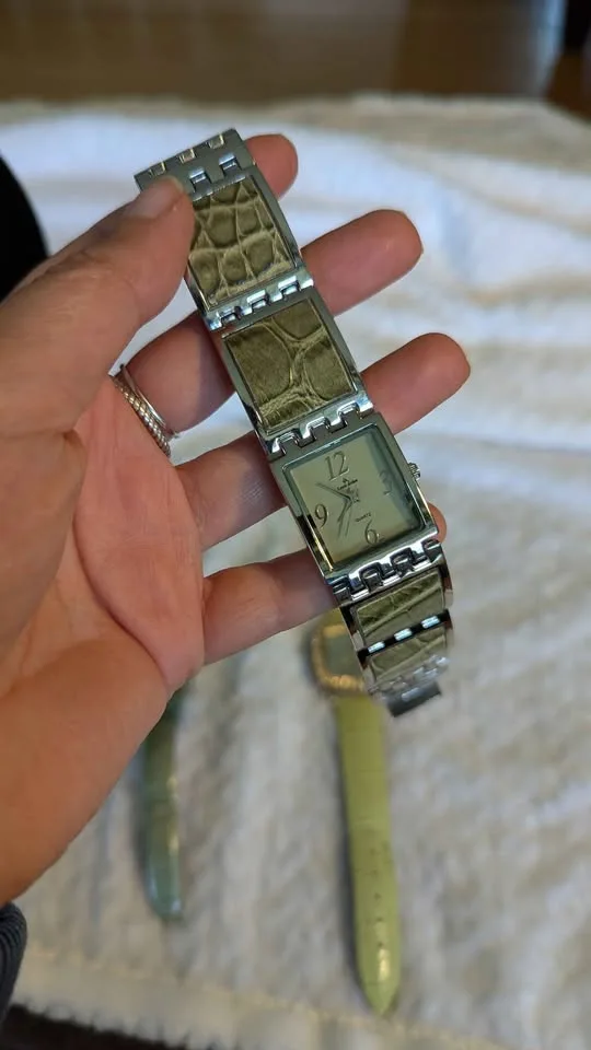 Louis Arden Paris Watches - Green Croc Bands image indicator(6)