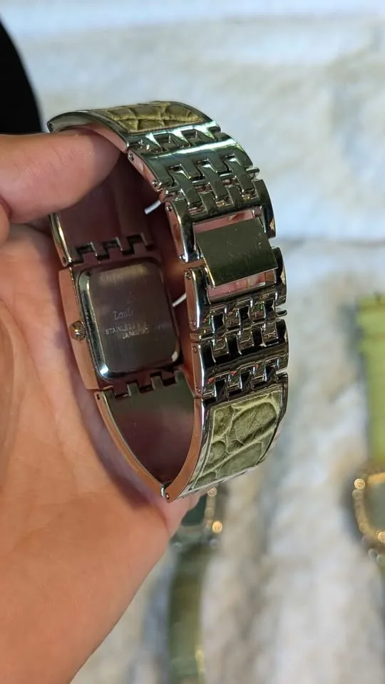 Louis Arden Paris Watches - Green Croc Bands image indicator(8)