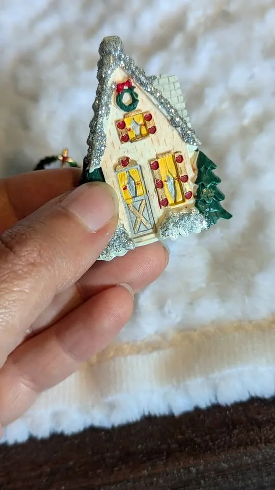 🎄 Holiday Jewelry Bundle – Earrings & Brooches (Set of 4) 🎁 image indicator(4)