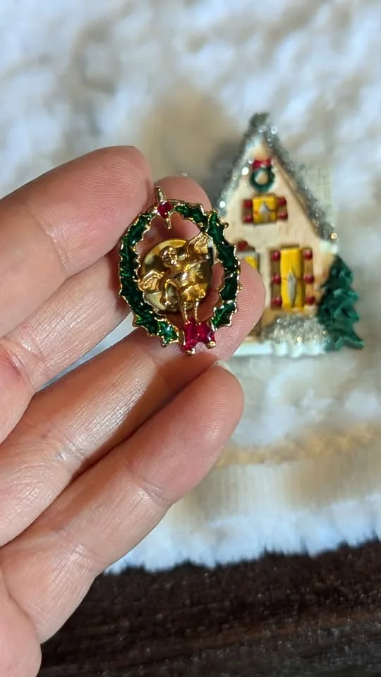 🎄 Holiday Jewelry Bundle – Earrings & Brooches (Set of 4) 🎁 image indicator(6)