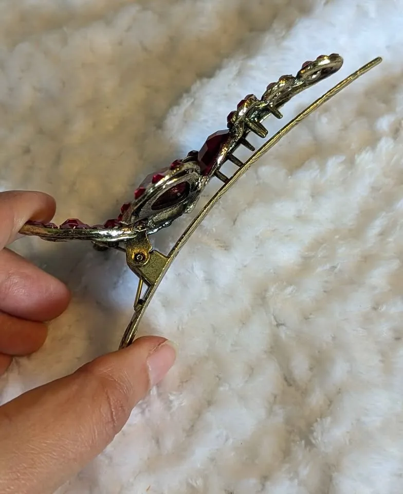 🦋 Vintage Red Rhinestone Butterfly Hair Clip image indicator(3)
