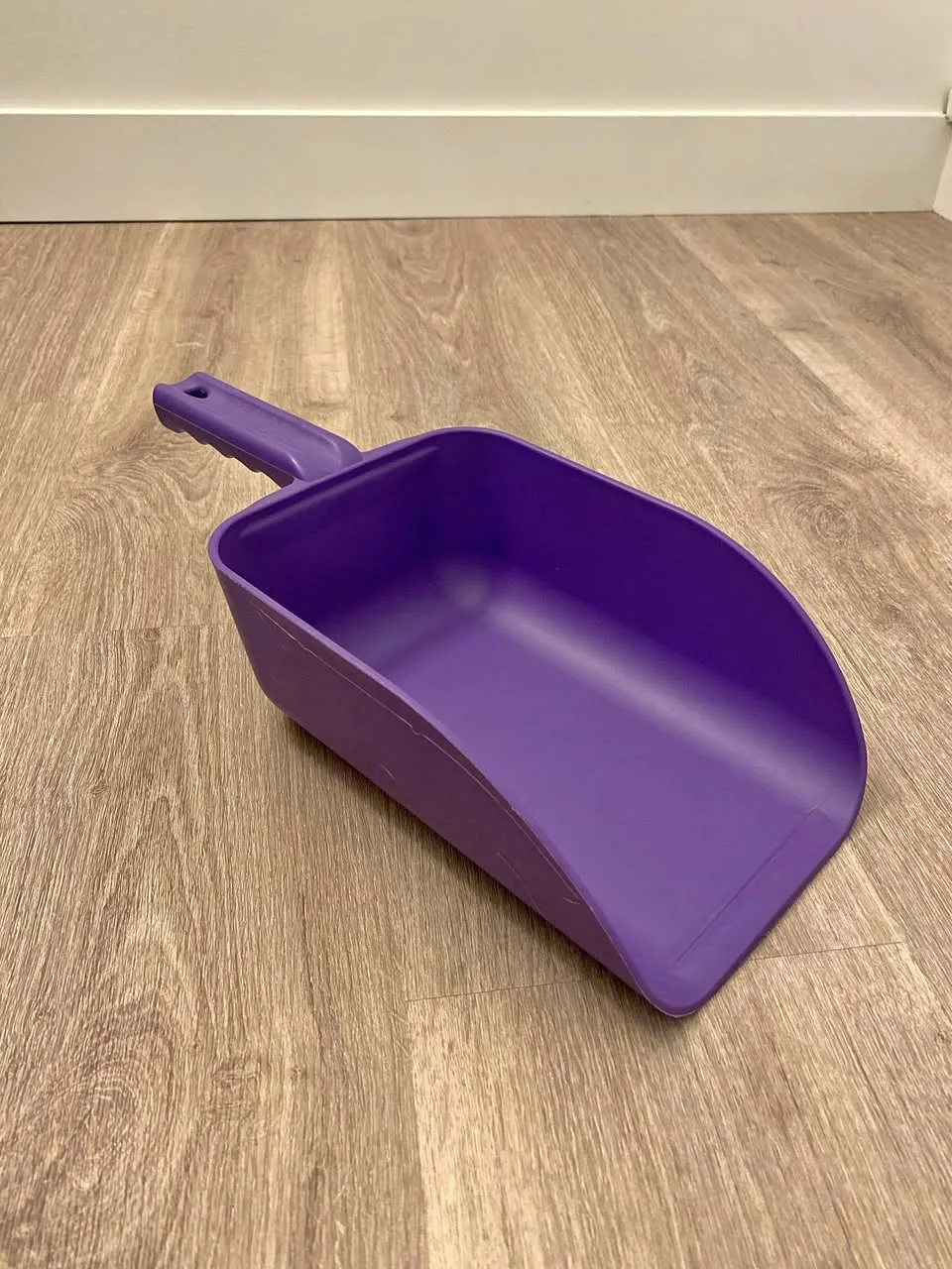 Plastic Scoop – 32oz, Purple
