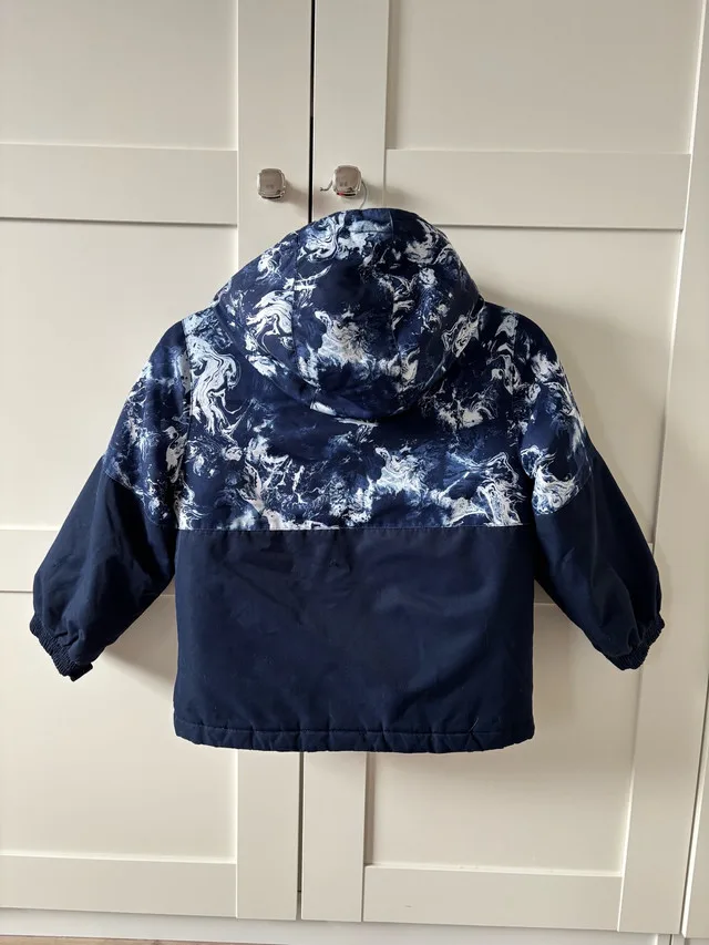 2 in 1 Convertable Winter Jacket w/ Light Jacket Insert- size S image indicator(4)