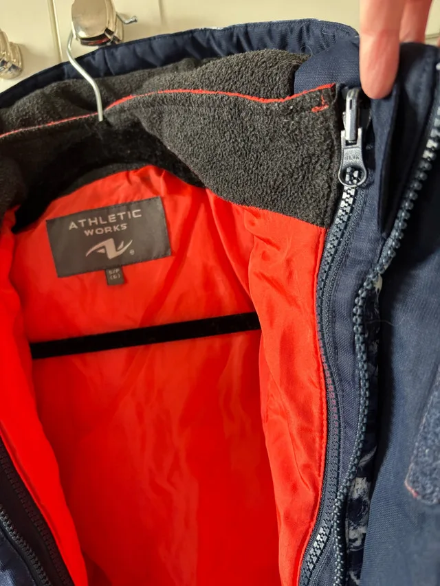 2 in 1 Convertable Winter Jacket w/ Light Jacket Insert- size S image indicator(6)