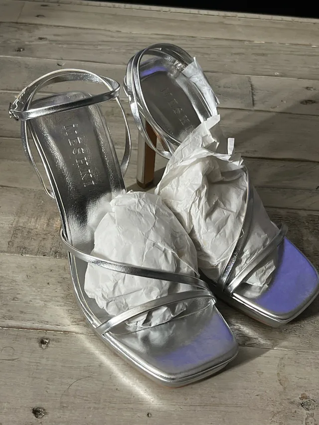 MESHKI Silver Heels! Size 6.5 thumbnail