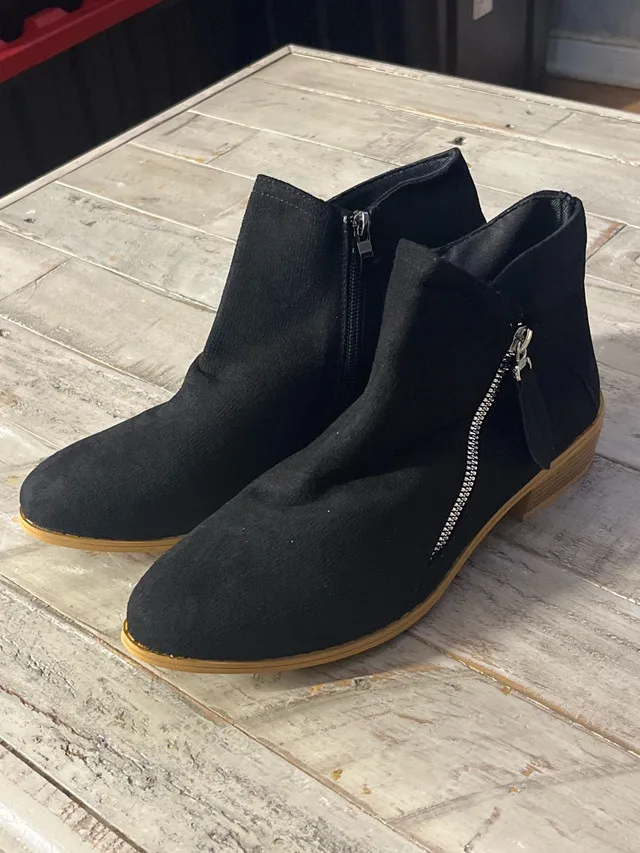 Black Ankle Boots! Size 9 thumbnail