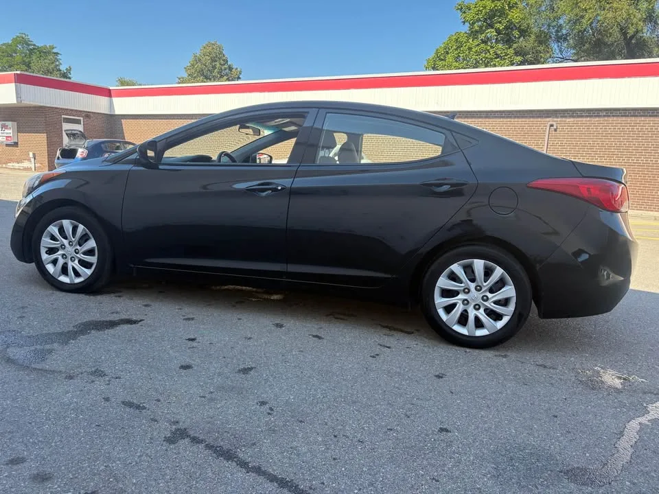 2013 Hyundai Elantra image indicator(2)