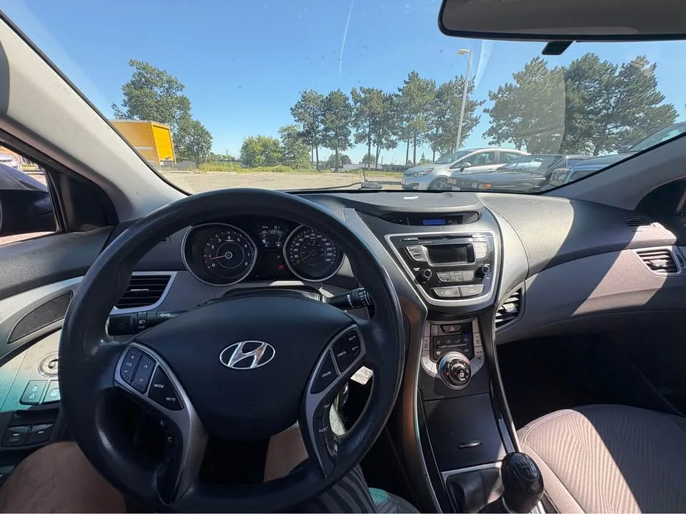 2013 Hyundai Elantra image indicator(9)