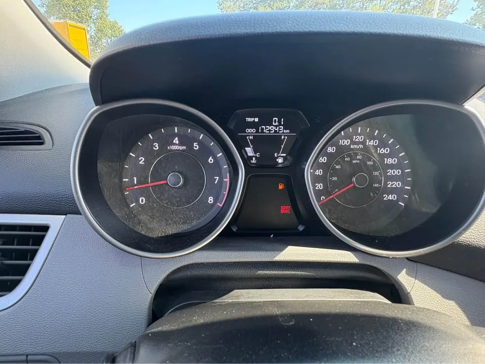 2013 Hyundai Elantra image indicator(10)