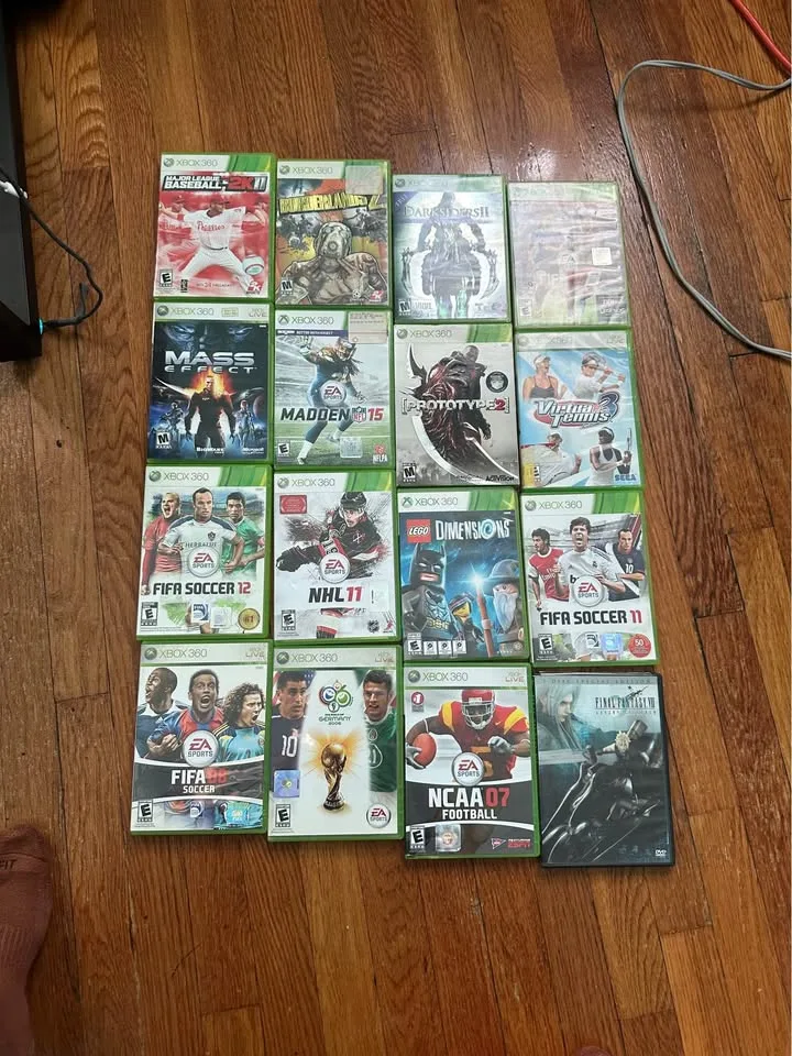 Xbox 360 Games Lot image indicator(4)
