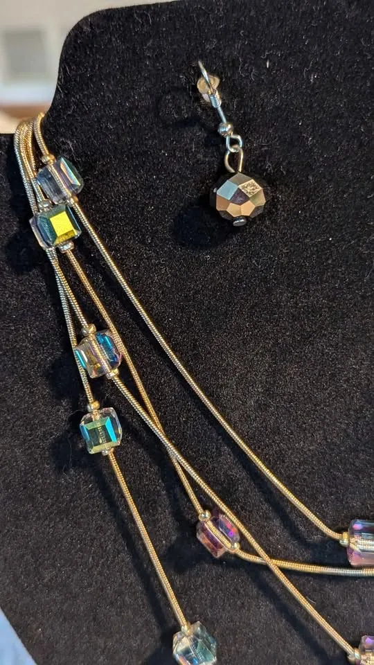 ✨ Joe Fresh Iridescent Bead Necklace + Earrings image indicator(2)