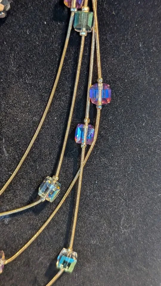 ✨ Joe Fresh Iridescent Bead Necklace + Earrings image indicator(3)