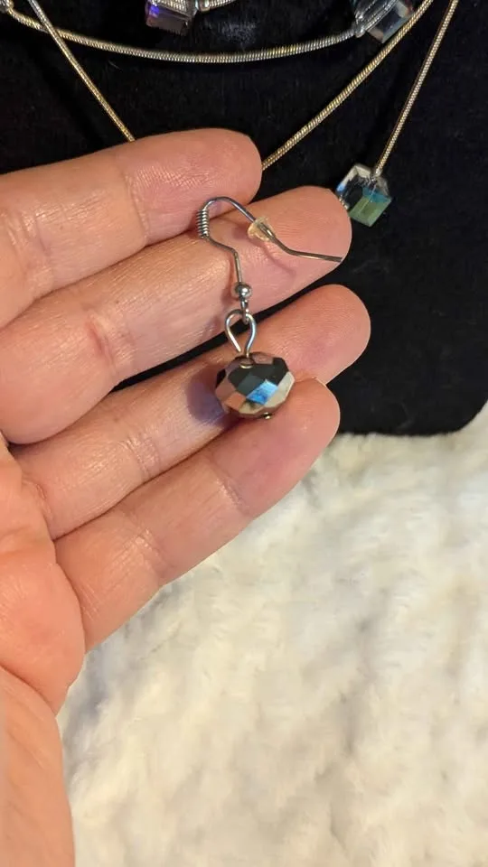 ✨ Joe Fresh Iridescent Bead Necklace + Earrings image indicator(6)