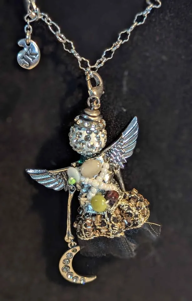 👼JK Angel Pendant Necklace + Pearl & Rhinestone Earrings Set image indicator(3)