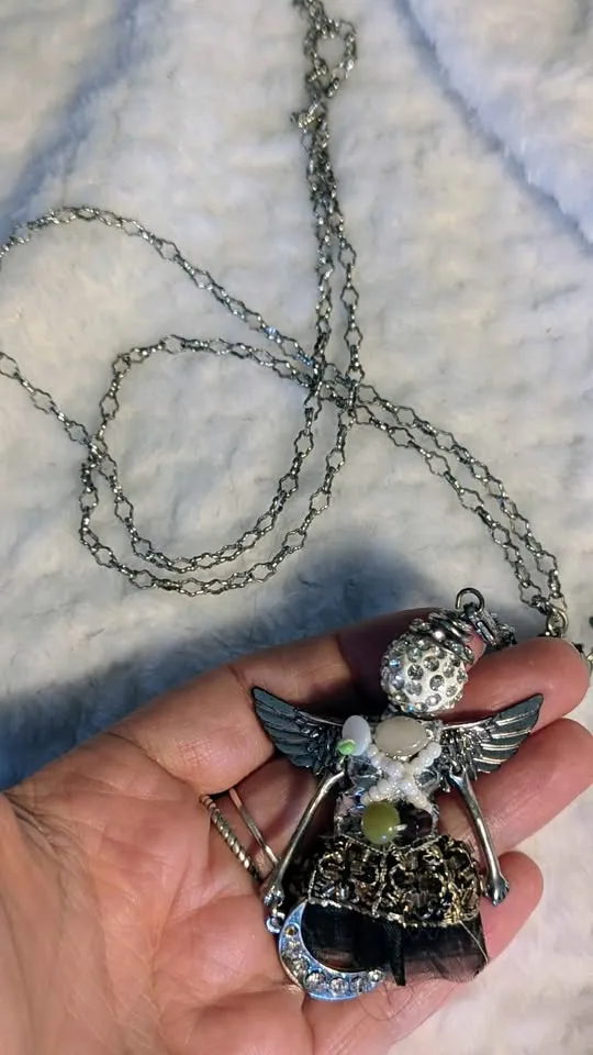 👼JK Angel Pendant Necklace + Pearl & Rhinestone Earrings Set image indicator(7)