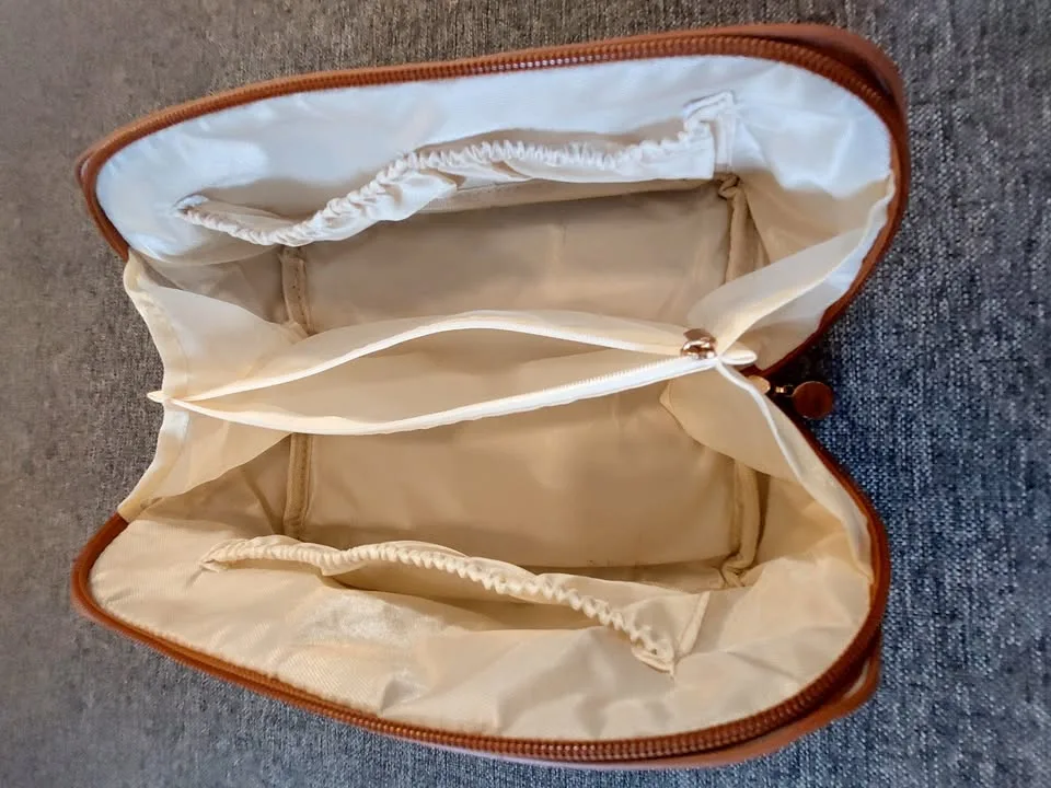 Rose of No Man's Land Cosmetics/Toiletries Bag image indicator(3)