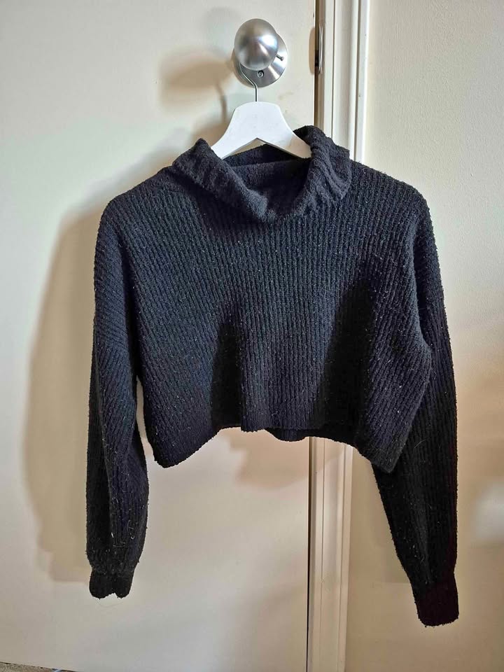Cropped sweater