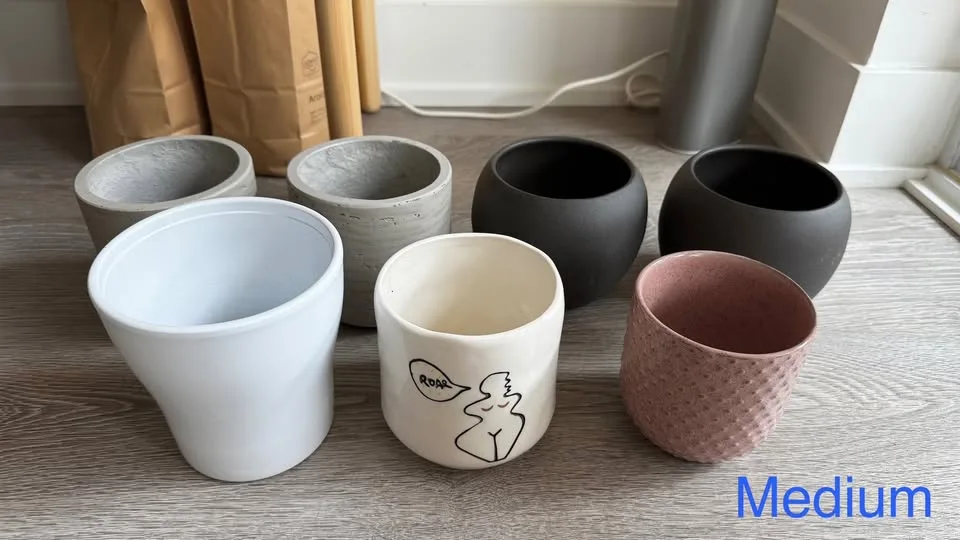 Flower pots and tools image indicator(2)