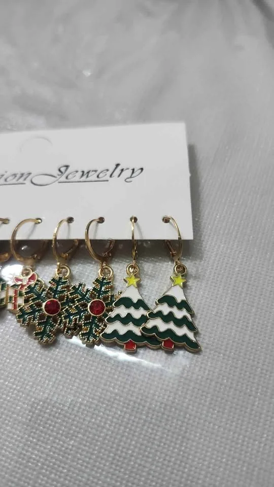 🎄 5 pairs Christmas Earrings Set – Festive & Adorable! 🎅 image indicator(3)
