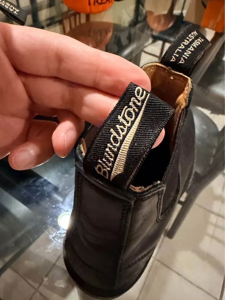 Blundstone Men’s Boots 7 and a 1/2 image indicator(2)