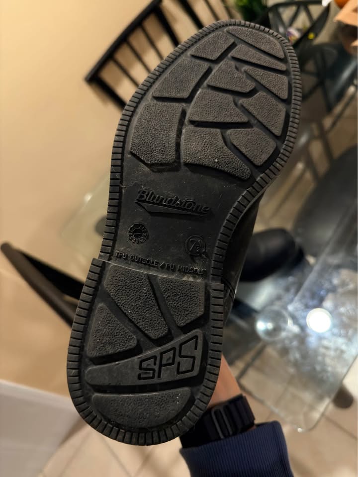 Blundstone Men’s Boots 7 and a 1/2 - photo 3