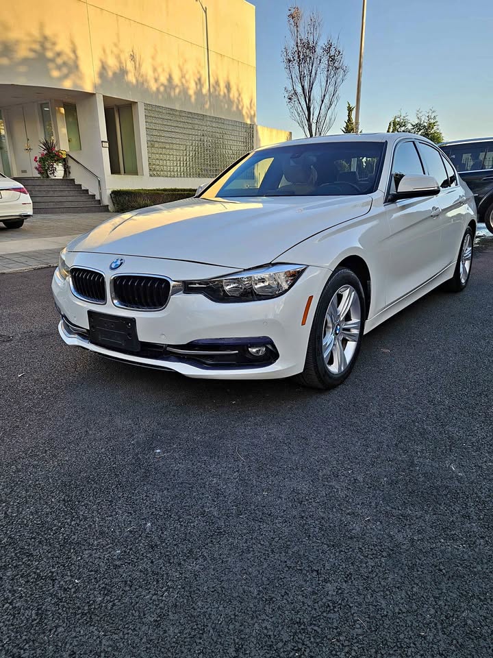 2017 BMW 3 Series · 330i xDrive Sedan 4D
