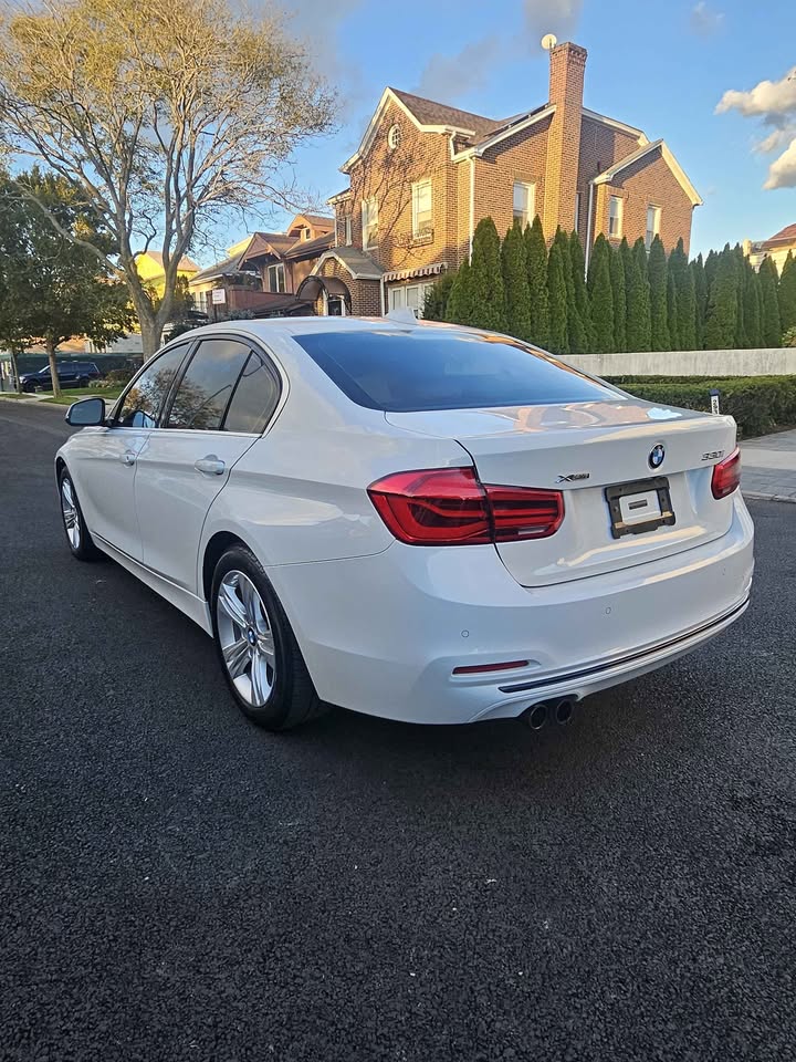 2017 BMW 3 Series · 330i xDrive Sedan 4D - photo 3