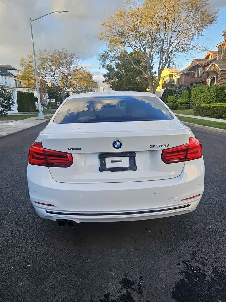 2017 BMW 3 Series · 330i xDrive Sedan 4D - photo 4