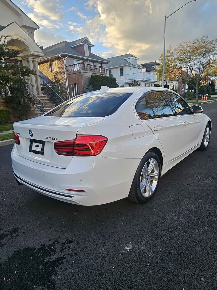2017 BMW 3 Series · 330i xDrive Sedan 4D - photo 5
