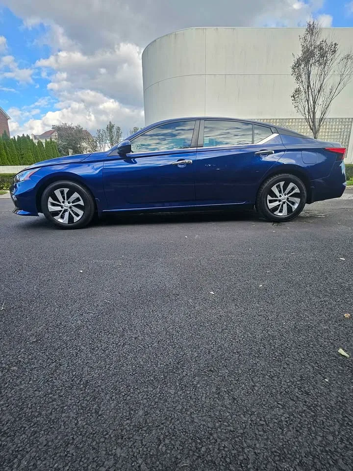 2020 Nissan Altima · 2.5 S Sedan 4D image indicator(2)